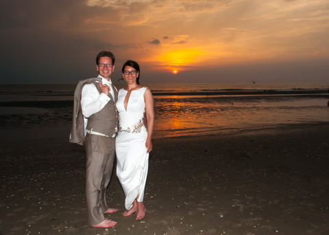 Huwelijksfotografie bij ondergaande zon
